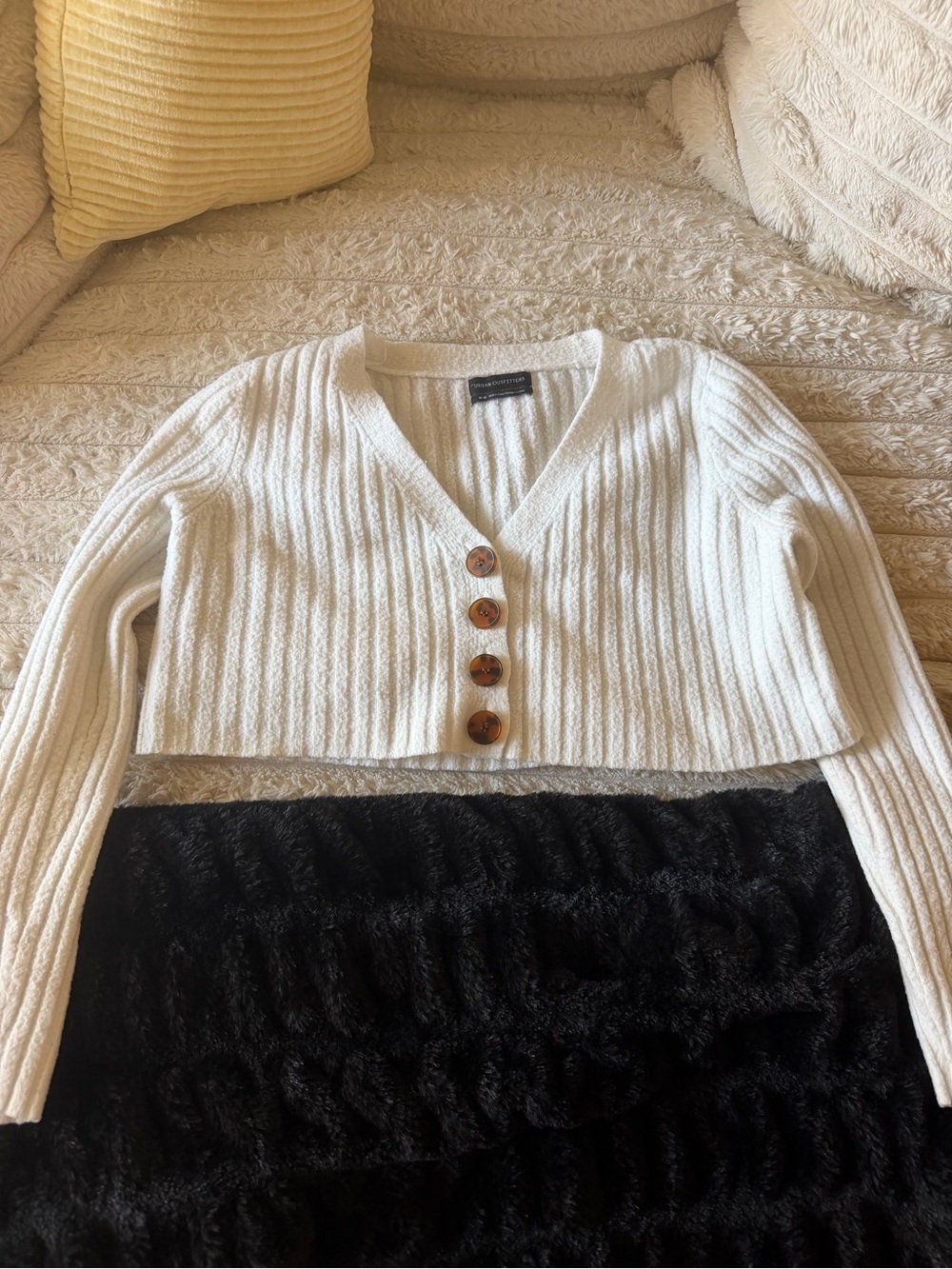 Urban Outfitters Cropped White Ribbed Button Cardigan Size M